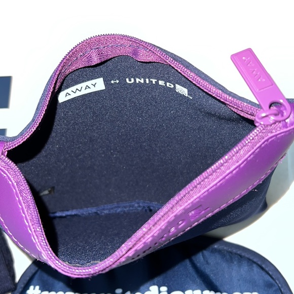 2 United Airlines x Away Travel Amenity Kit Blue Purple Zip Pouch Bag Neoprene - Picture 4 of 14